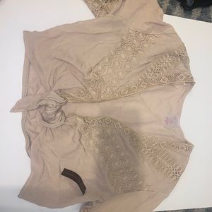 Tan tie cropped overthrow